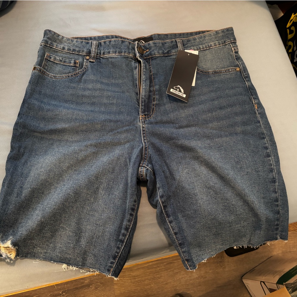 BNWT Jordache Blue Boyfriend Jeans with Classic Denim Style